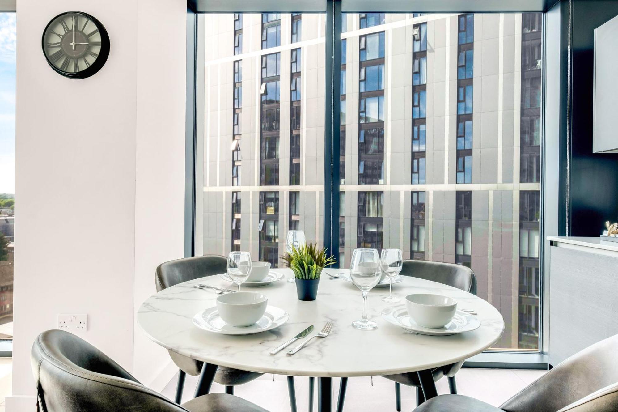 Mercian Luxury Serviced Apartments- Centre - Your Perfect - Gym Rooftop Terrace Cinema * Birmingham