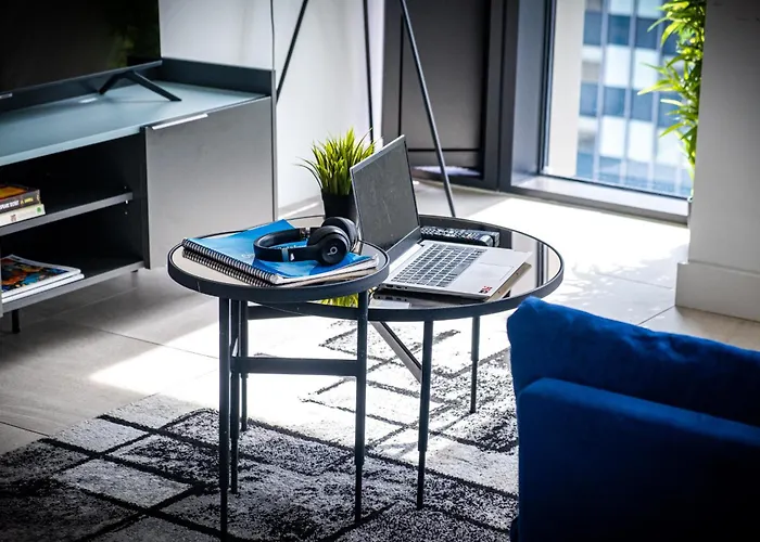 Mercian Luxury Serviced Apartments- Birmingham City Centre - Your Perfect Stay - Gym Rooftop Terrace Cinema Room