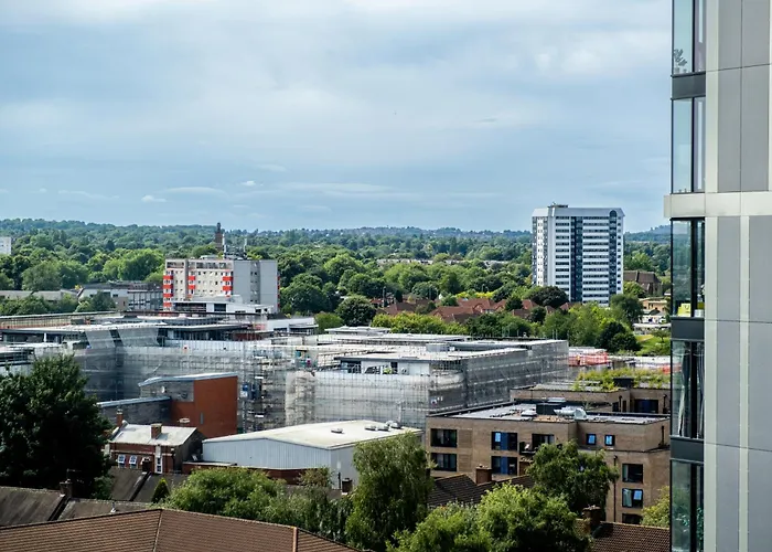 Mercian Luxury Serviced Apartments- Birmingham City Centre - Your Perfect Stay - Gym Rooftop Terrace Cinema Room