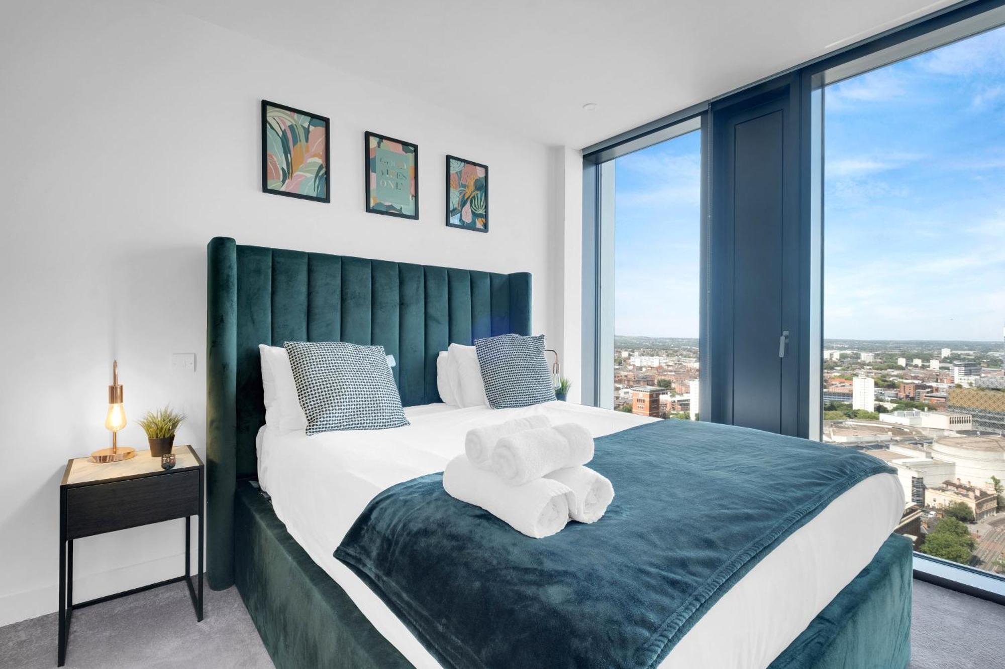 Apartment Mercian Luxury Apartments: Centre Living With Rooftop Terrace