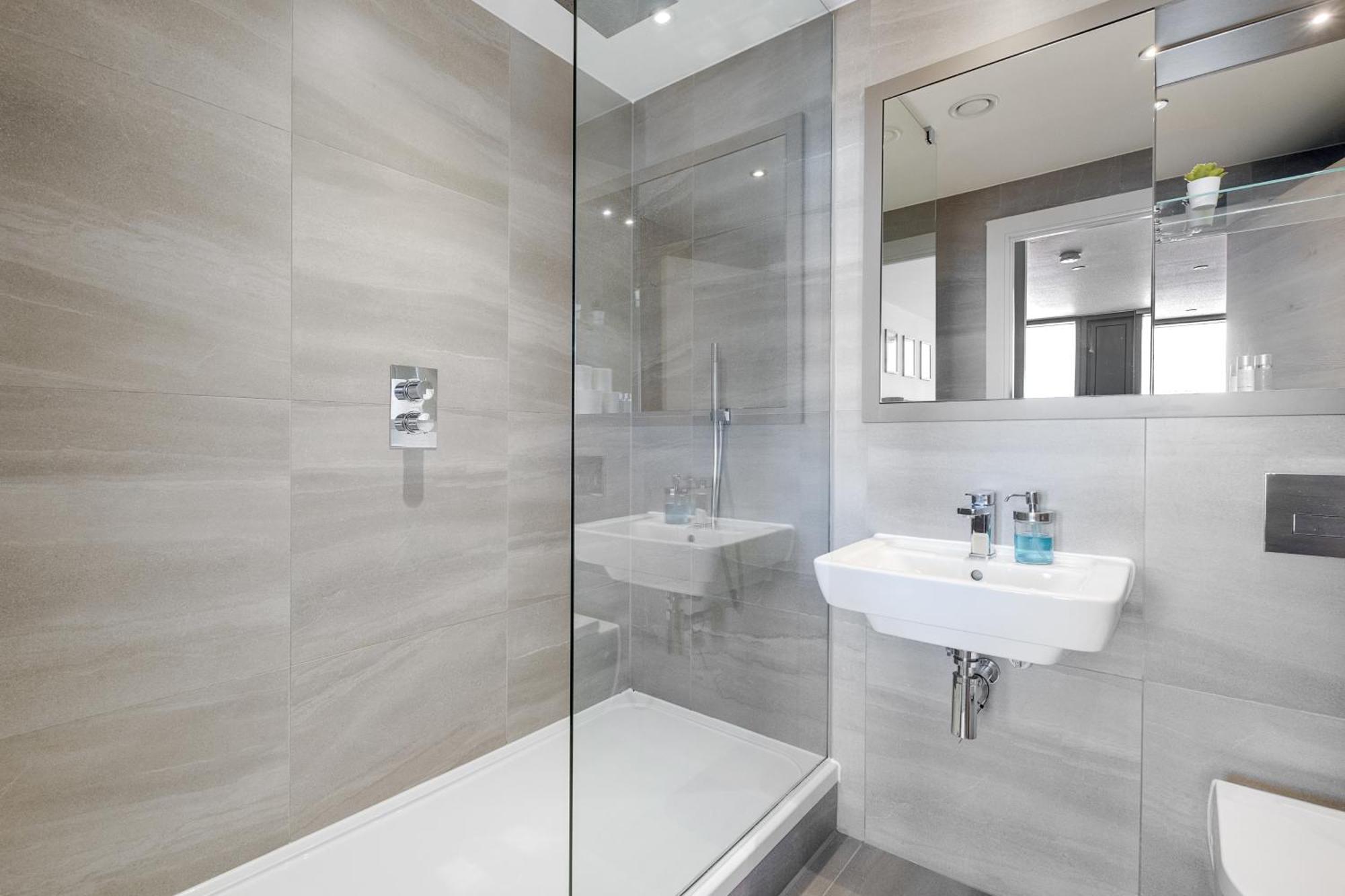 Mercian Luxury Apartments: Centre Living With Rooftop Terrace Apartment *